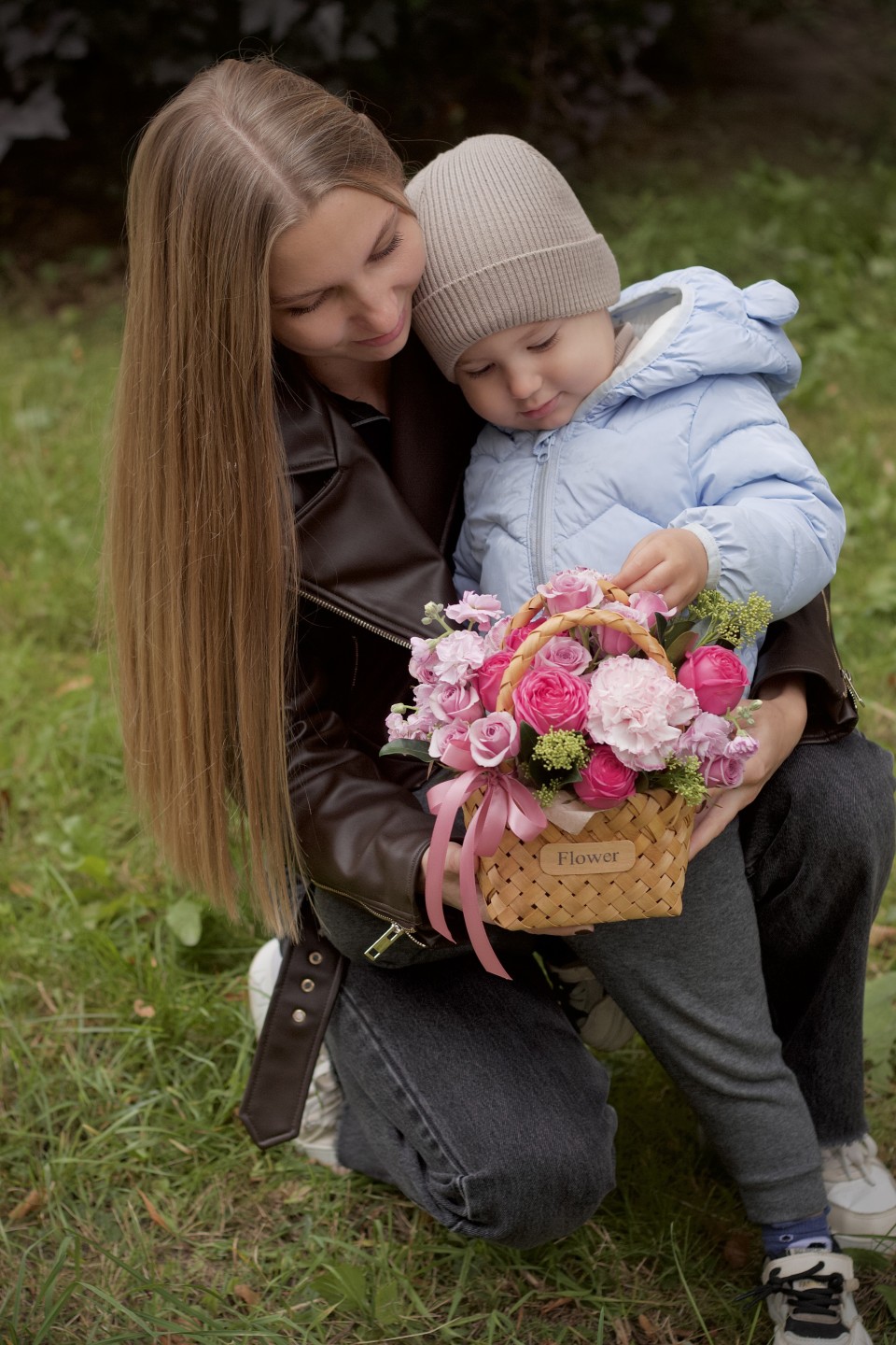 Корзинка Любимой маме - с добавлением зелени