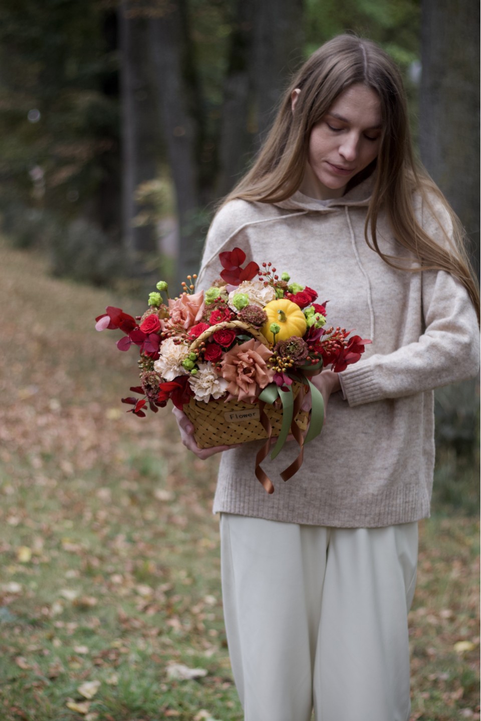 Корзина Щедрая Осень - с добавлением зелени