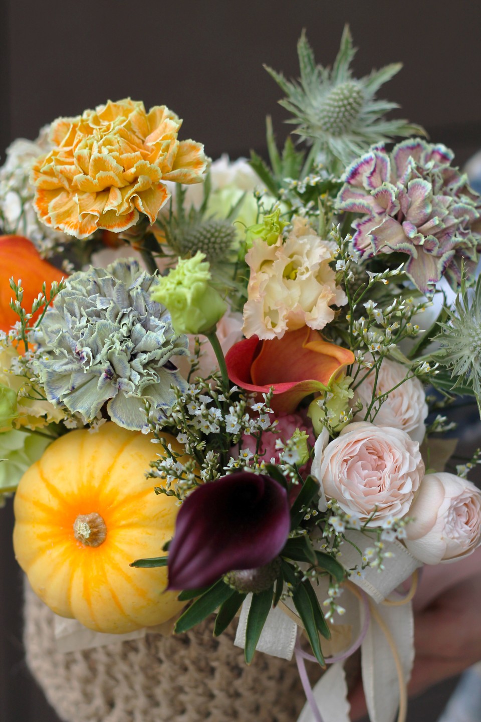 Корзинка Люблю и обнимаю - с добавлением зелени