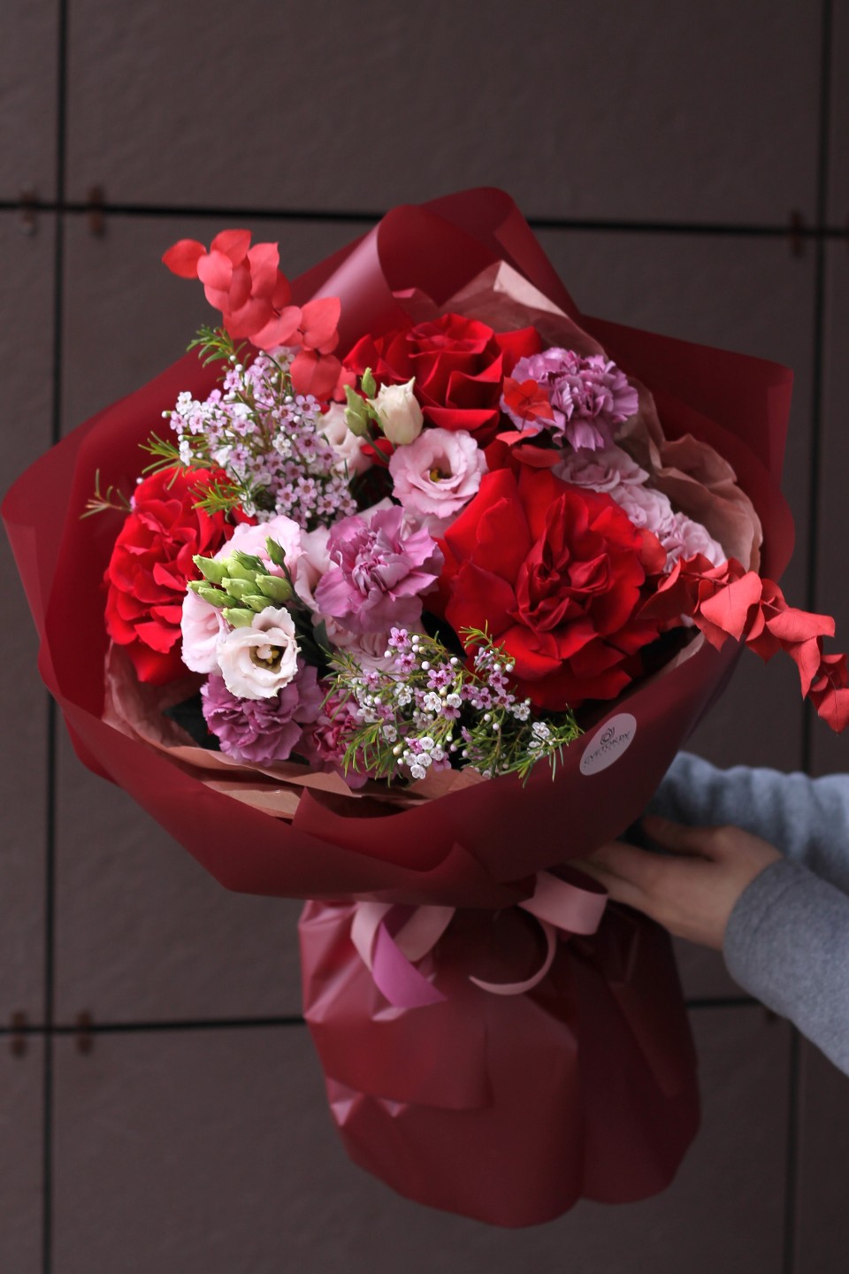 Букет Рубиновая Роза - с добавлением зелени