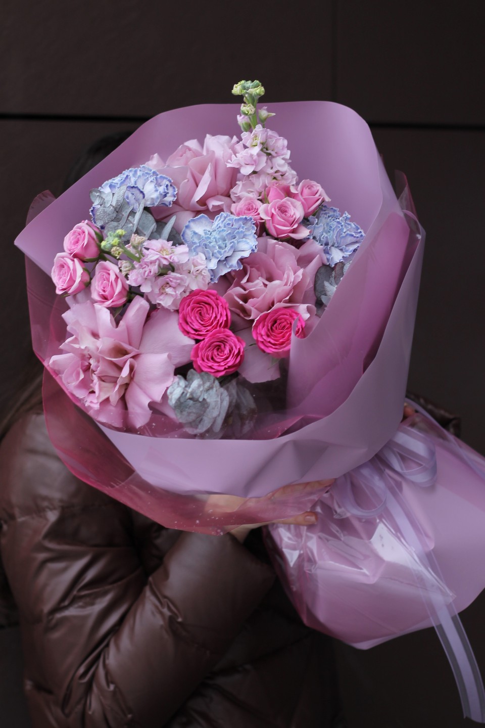 Букет с французской розой Мемори - с добавлением зелени