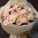 Букет Солнечный Персик - с добавлением зелени - миниатюра 
