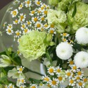 Букет с зеленой гвоздикой Лайм - с добавлением зелени - миниатюра 