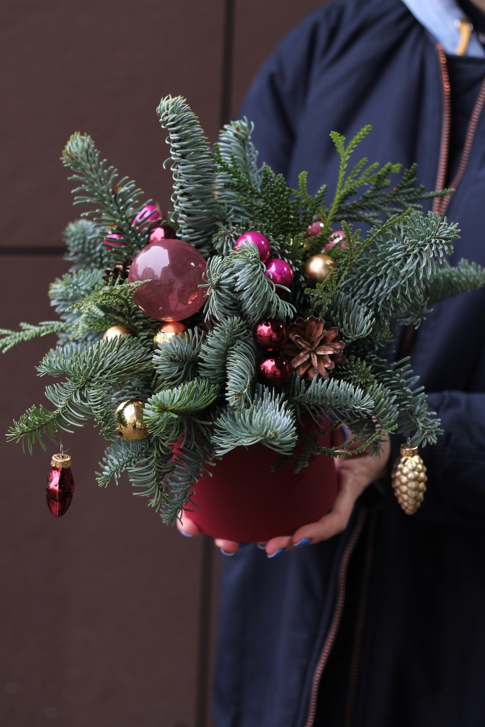 Композиция новогодняя Зимний Рубин - с добавлением зелени