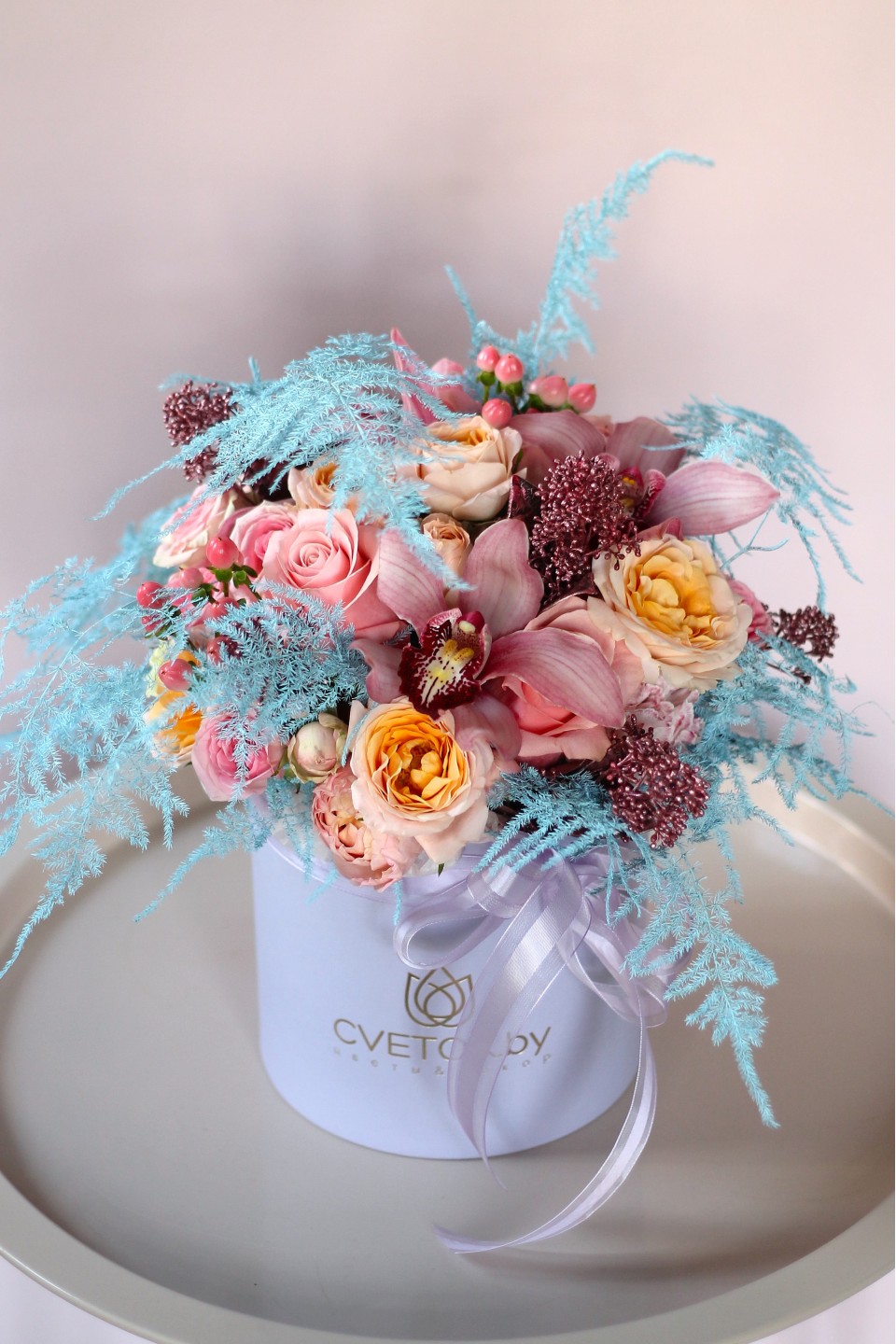 Коробочка с орхидеей цимбидиум Виктория