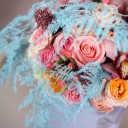 Коробочка с орхидеей цимбидиум Виктория - с добавлением зелени - миниатюра 