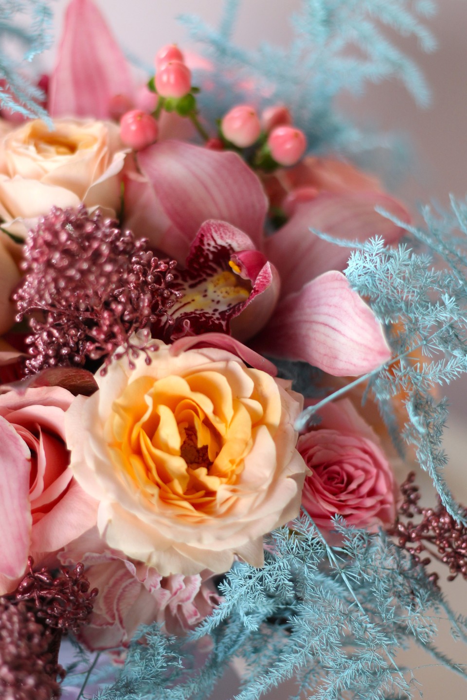 Коробочка с орхидеей цимбидиум Виктория - быстрая доставка в Минске