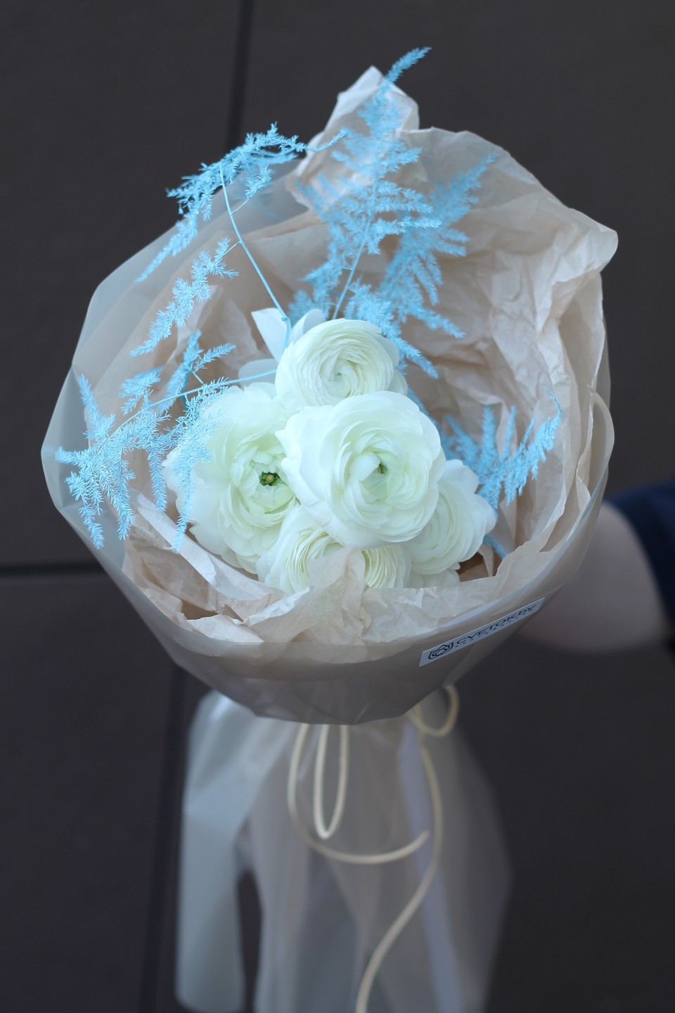 Букет с ранункулюсами Зимний Ангел - быстрая доставка в Минске