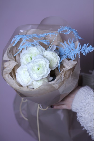 Букет с ранункулюсами "Зимний Ангел"