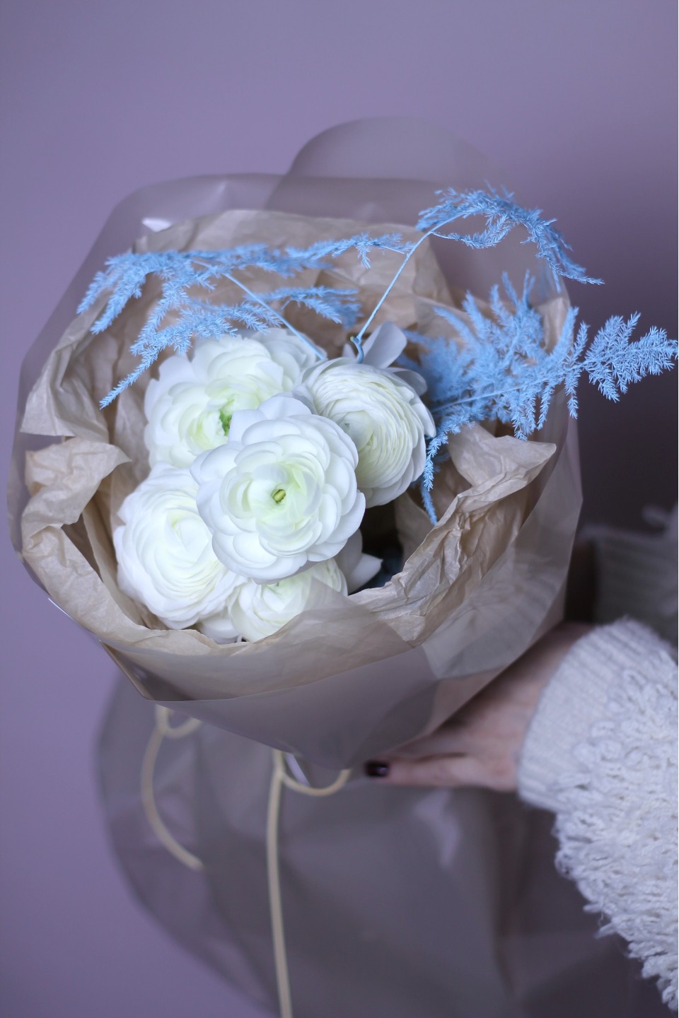 Букет с ранункулюсами Зимний Ангел