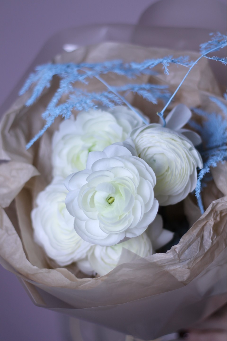 Букет с ранункулюсами Зимний Ангел - с доставкой по Минску