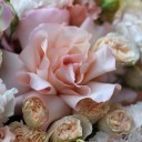 Букет с французскими розами Цветочная Романтика - с добавлением зелени - миниатюра 