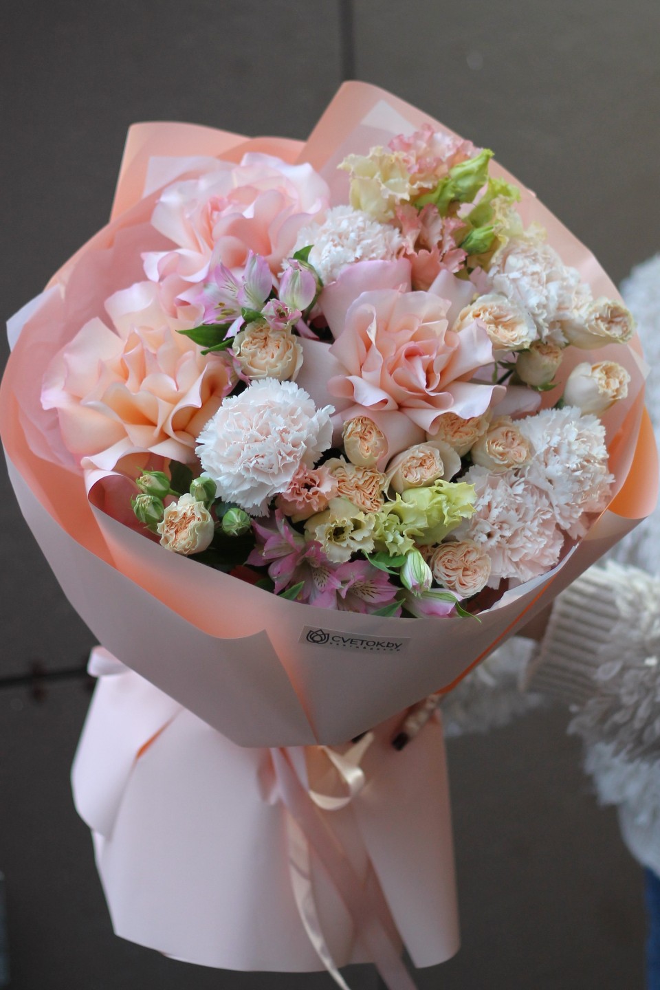 Букет с французскими розами Цветочная Романтика - подарочное оформление