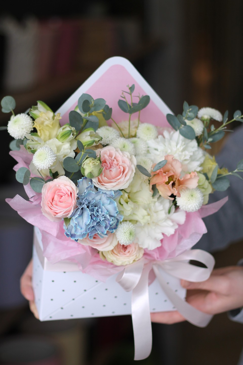 Конветр с цветами Парфюм - с добавлением зелени