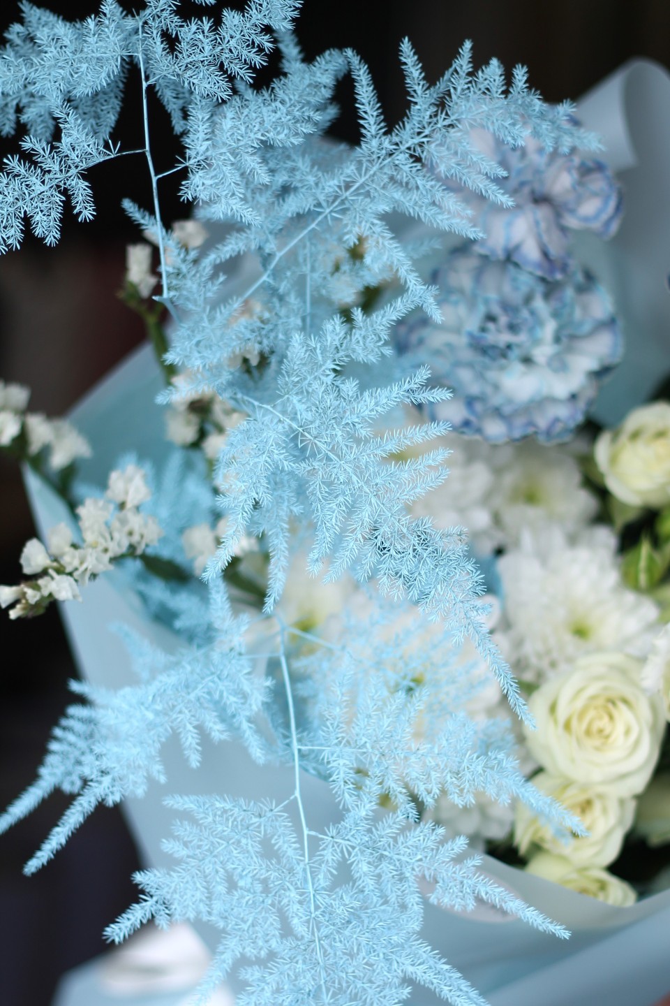 Букет с кустовой хризантемой Цветущий Водопад - подарочное оформление