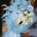 Букет с кустовой хризантемой Цветущий Водопад - быстрая доставка в Минске - миниатюра