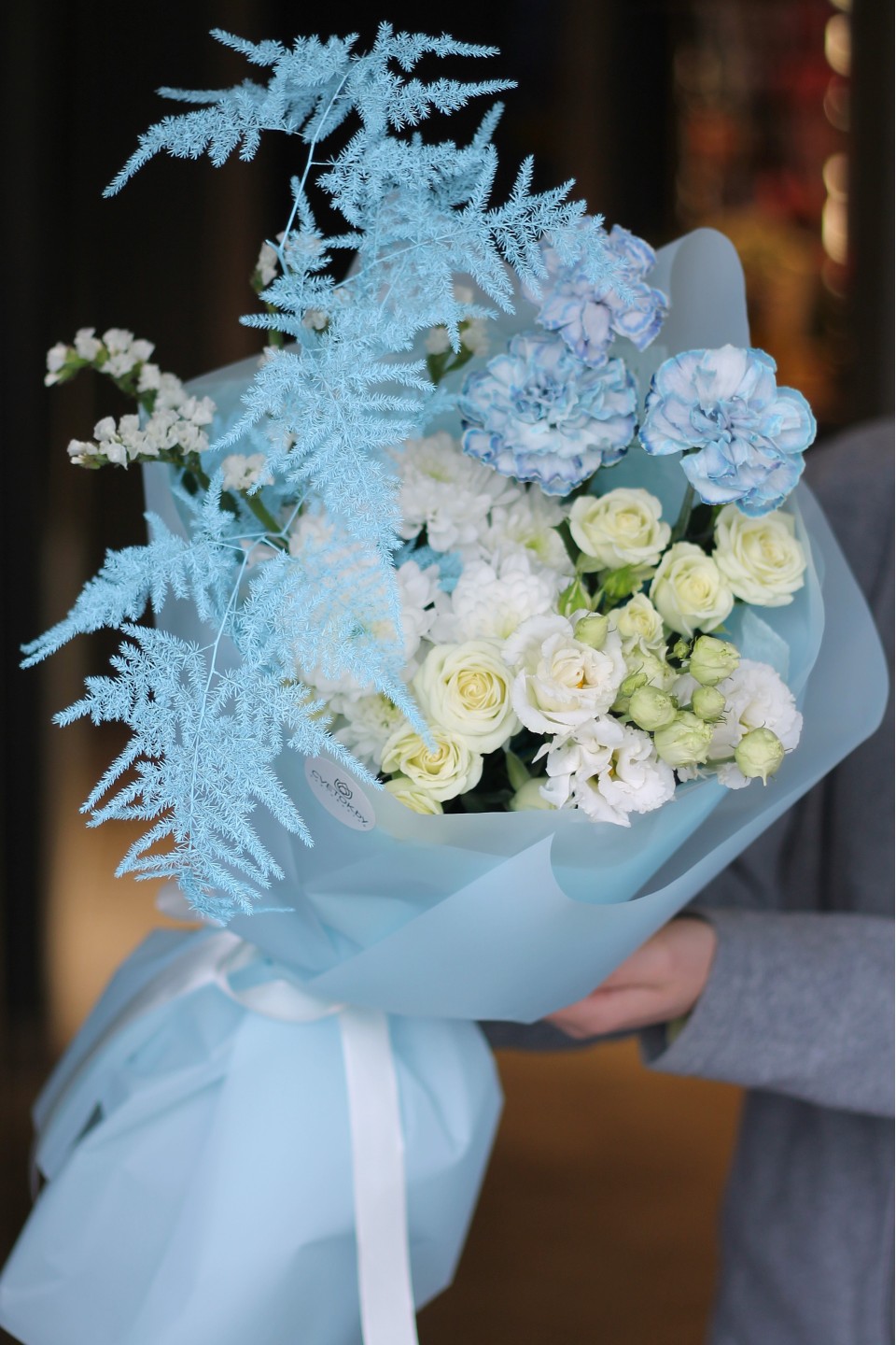 Букет с кустовой хризантемой Цветущий Водопад - быстрая доставка в Минске