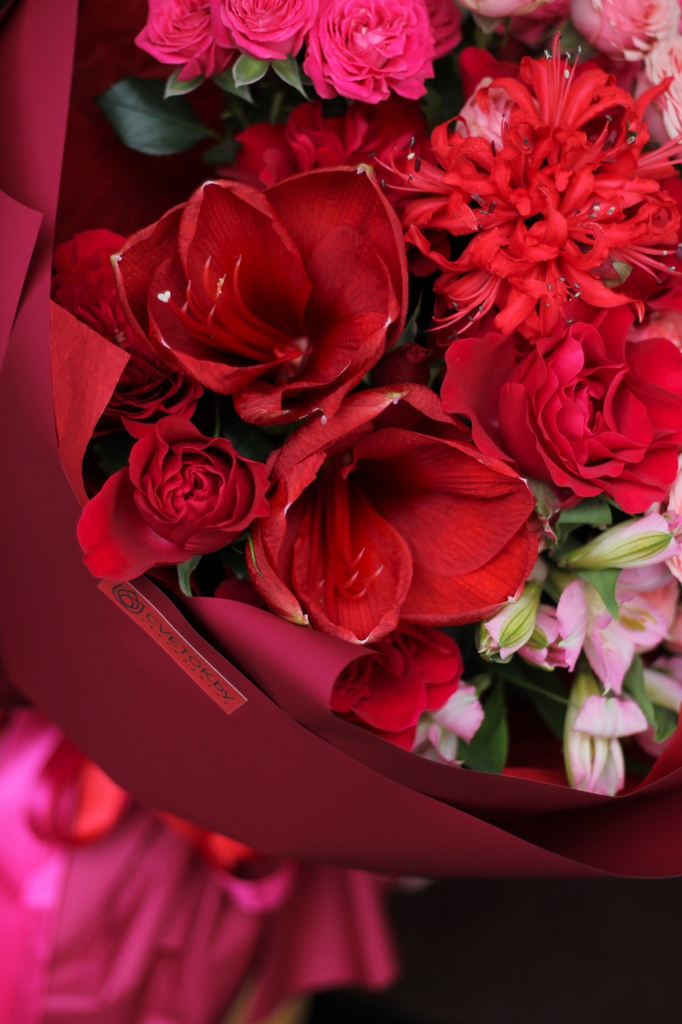 Букет с красным Амариллисом Аромат Любви - с доставкой по Минску