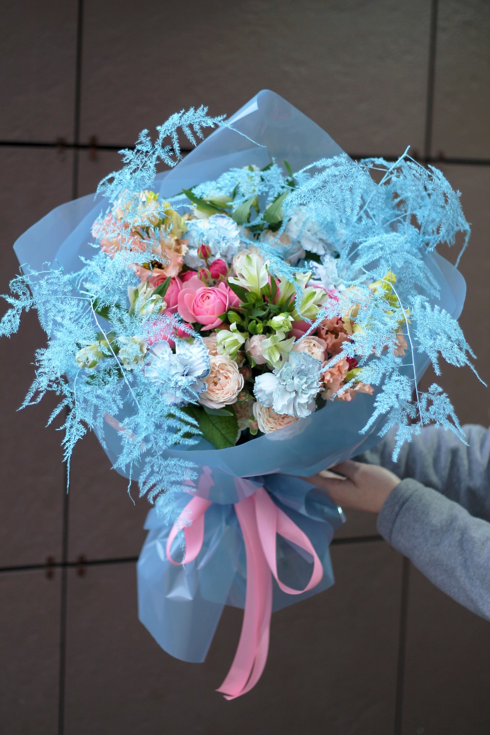 Букет с гвоздиками Опять Метель