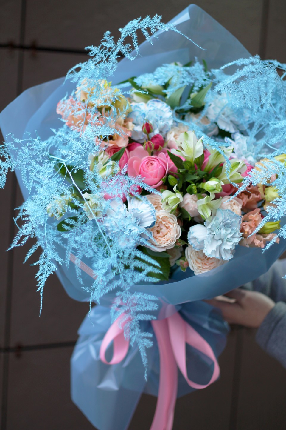 Букет с гвоздиками Опять Метель - с доставкой по Минску