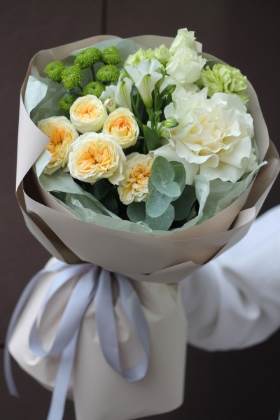 Букет с французской розой "Кокилье"