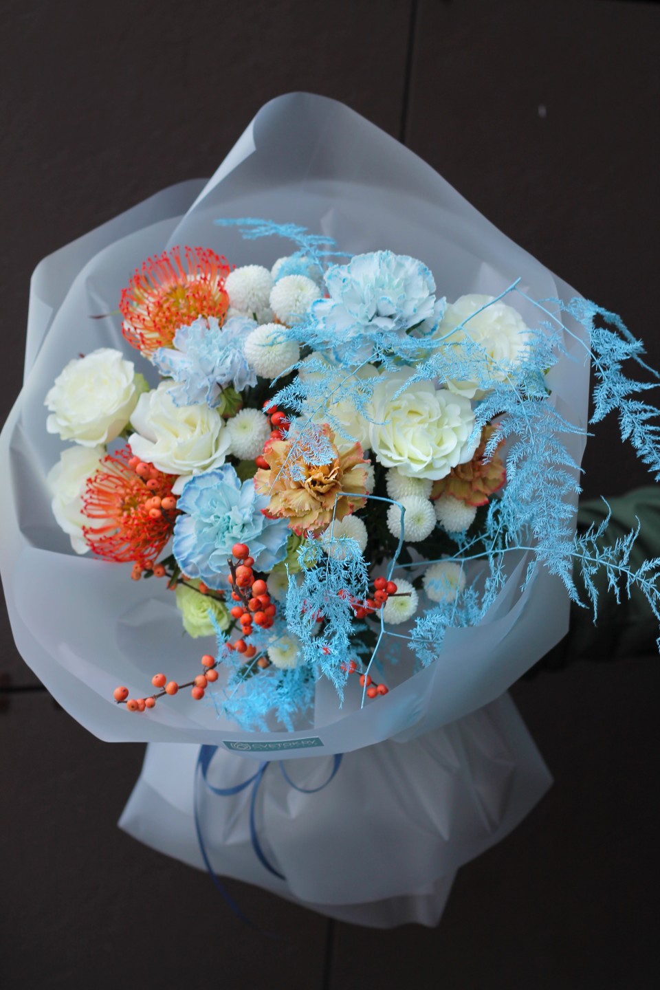 Букет с белой кустовой розой Маленькая тайна