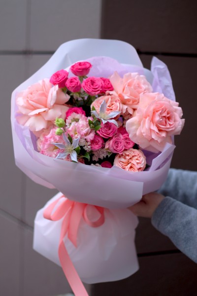 Букет с розовыми французскими розами "Милиса"