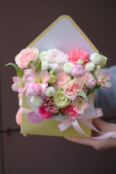 Конверт с розовой альстромерией "Маленький принц"