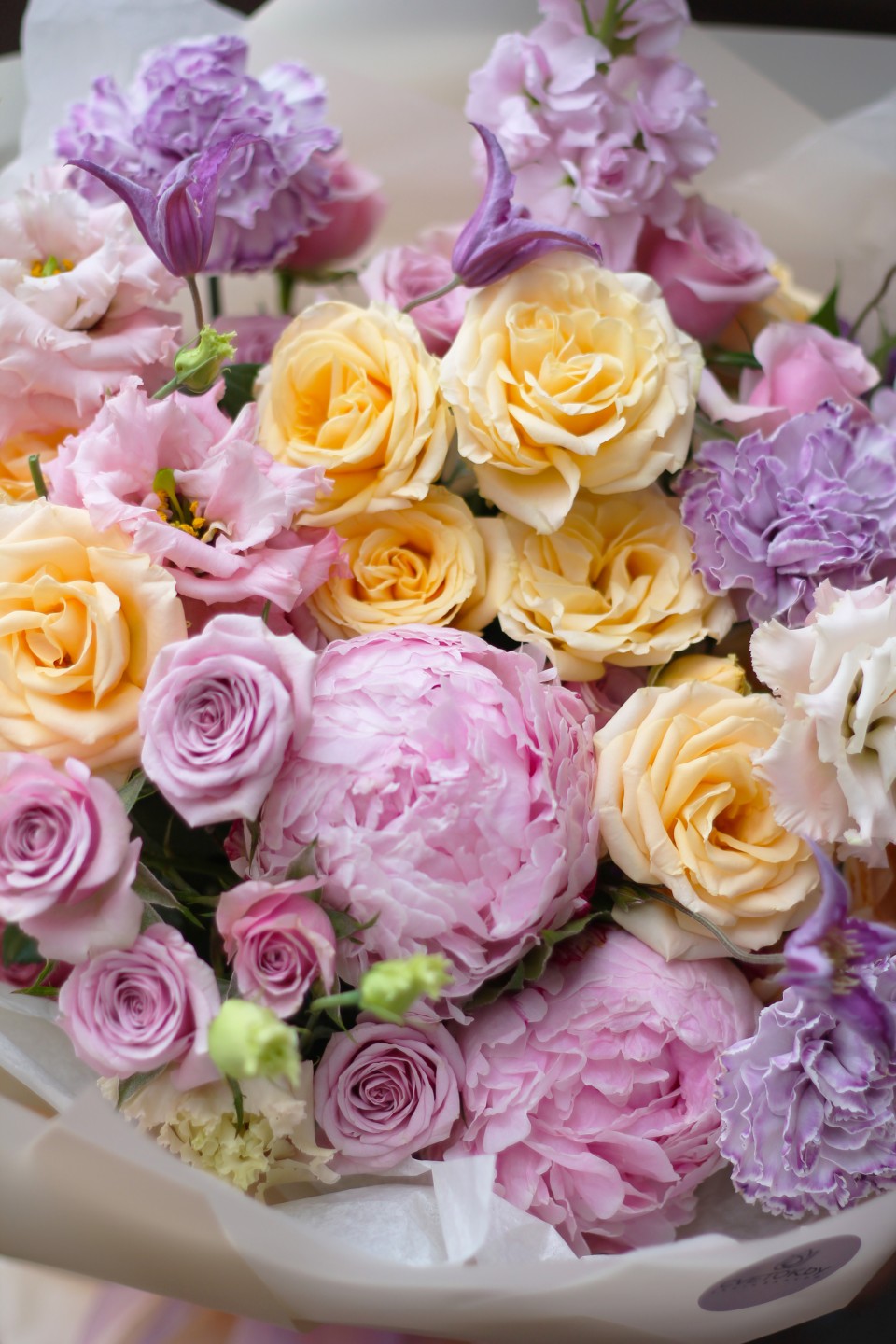 Букет с розовыми пионами Дышу тобой - с добавлением зелени