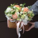 Корзина с оранжевыми гвоздиками Когда ты рядом со мной - миниатюра