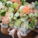 Корзина с оранжевыми гвоздиками Когда ты рядом со мной - с добавлением зелени - миниатюра 