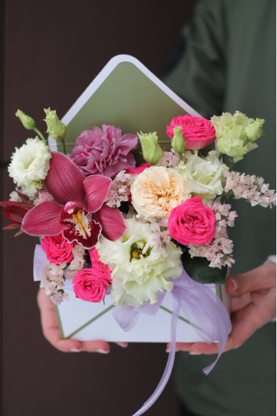 Конверт с орхидеей цимбидиум " Цветочные Чары"