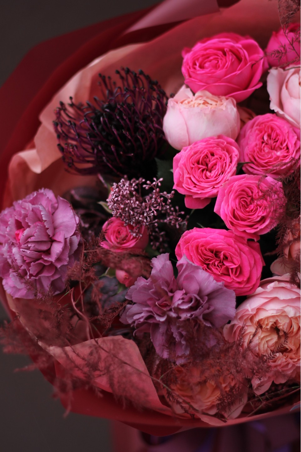 Букет с пионовидной розой Бордовый Блюз - подарочное оформление