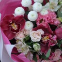 Букет с орхидеей цимбидиум Свидание в Париже  - с доставкой по Минску - миниатюра