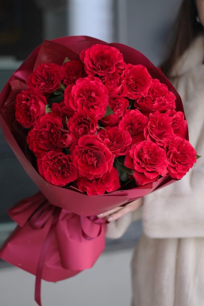 Букет "Водопад Алых Роз"