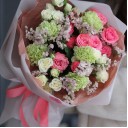 Букет с гвоздиками Вне Времени - с добавлением зелени - миниатюра 
