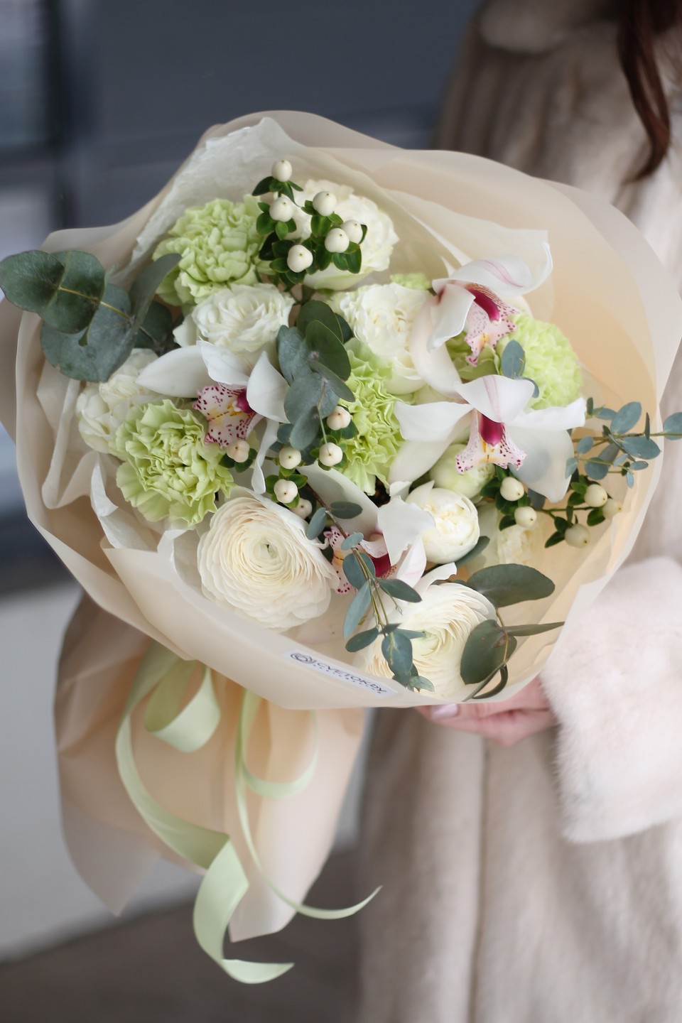 Букет с орхидеей цимбидиум Нежный Мираж