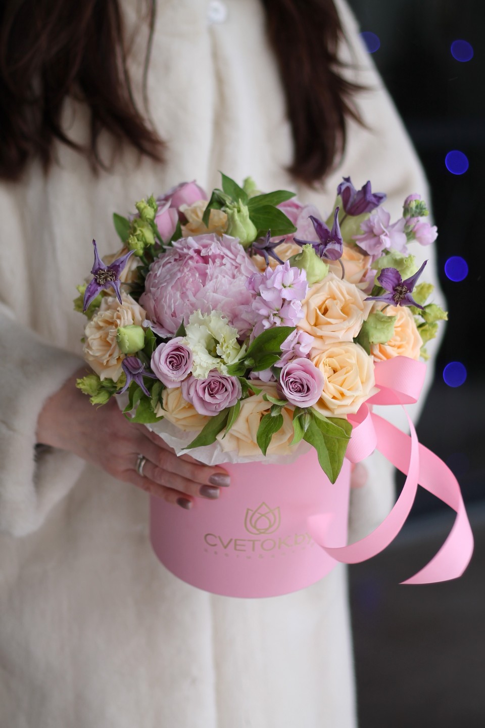 Коробка  с пионами  Кремовая Мечта