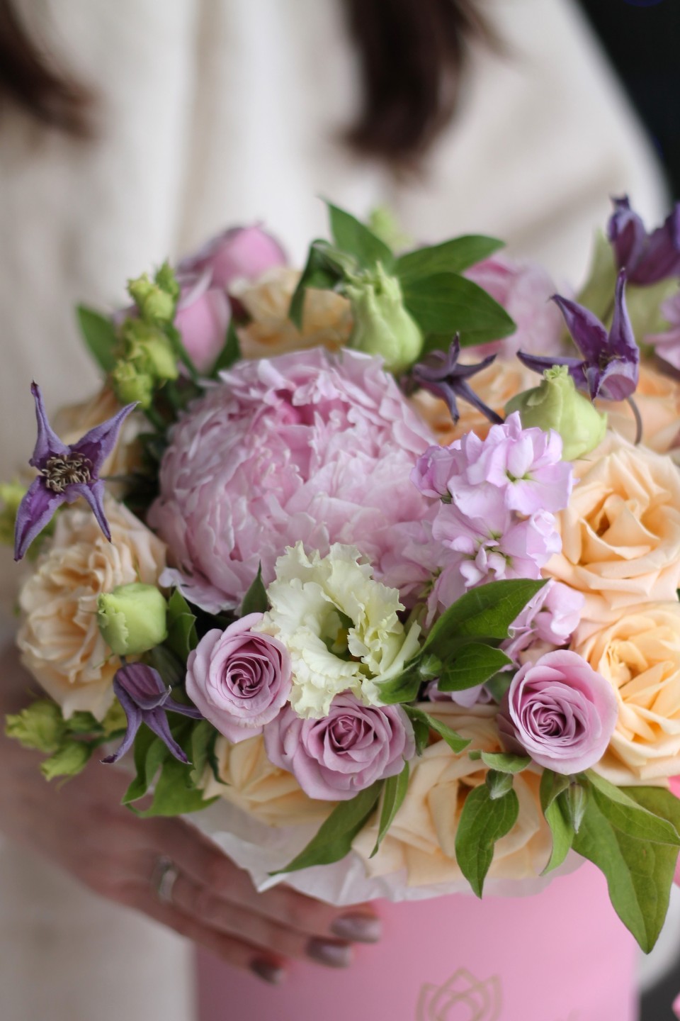 Коробка  с пионами  Кремовая Мечта - с доставкой по Минску