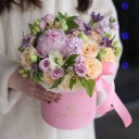 Коробка  с пионами  Кремовая Мечта - с добавлением зелени - миниатюра 