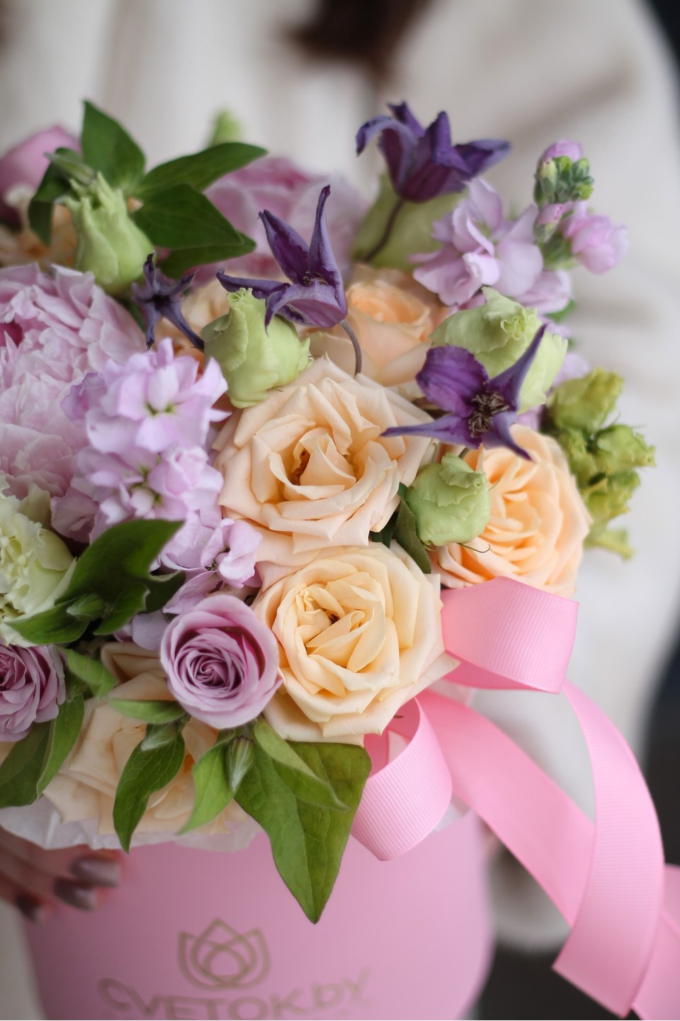 Коробка  с пионами  Кремовая Мечта - подарочное оформление