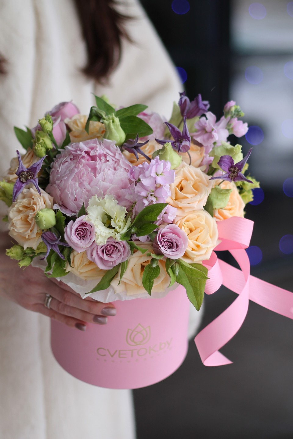 Коробка  с пионами  Кремовая Мечта - быстрая доставка в Минске