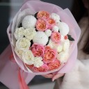 Букет с хризантемой Брызги Шампанского - с добавлением зелени - миниатюра 