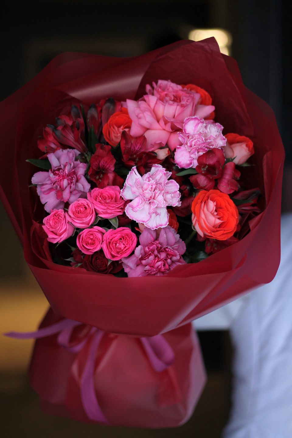 Букет Магия Рубина - с добавлением зелени