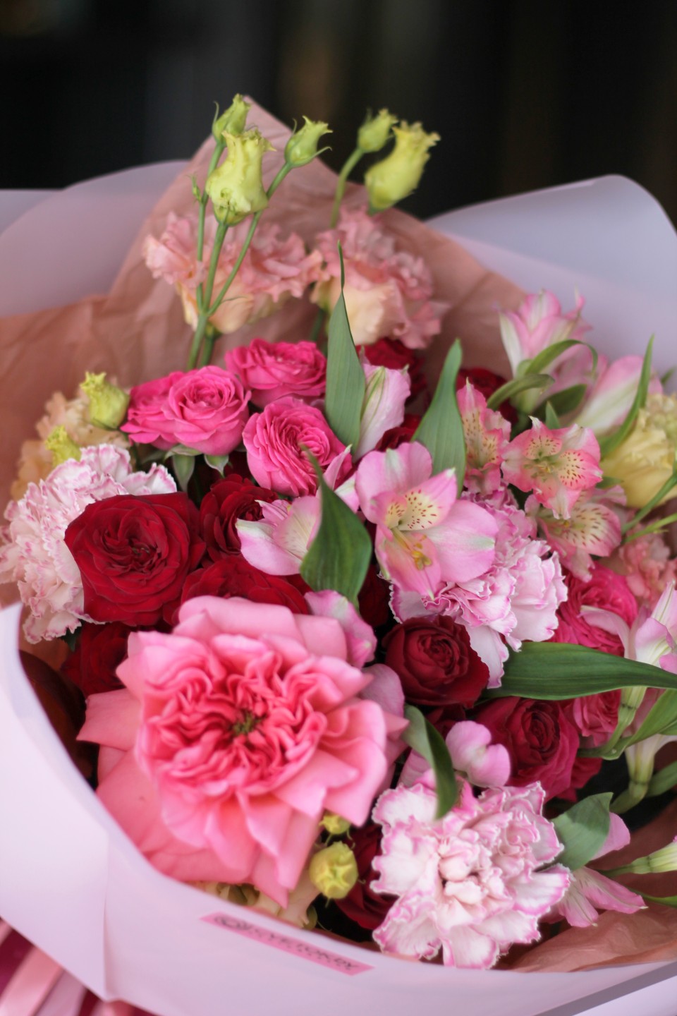 Букет с кустовой розой Ключик счастья - с добавлением зелени