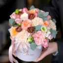 Композиция с пионовидной кустовой розойБудь рядом - миниатюра