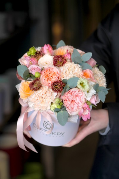 Композиция с пионовидной кустовой розой"Будь рядом"