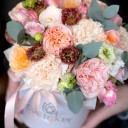 Композиция с пионовидной кустовой розойБудь рядом - с доставкой по Минску - миниатюра