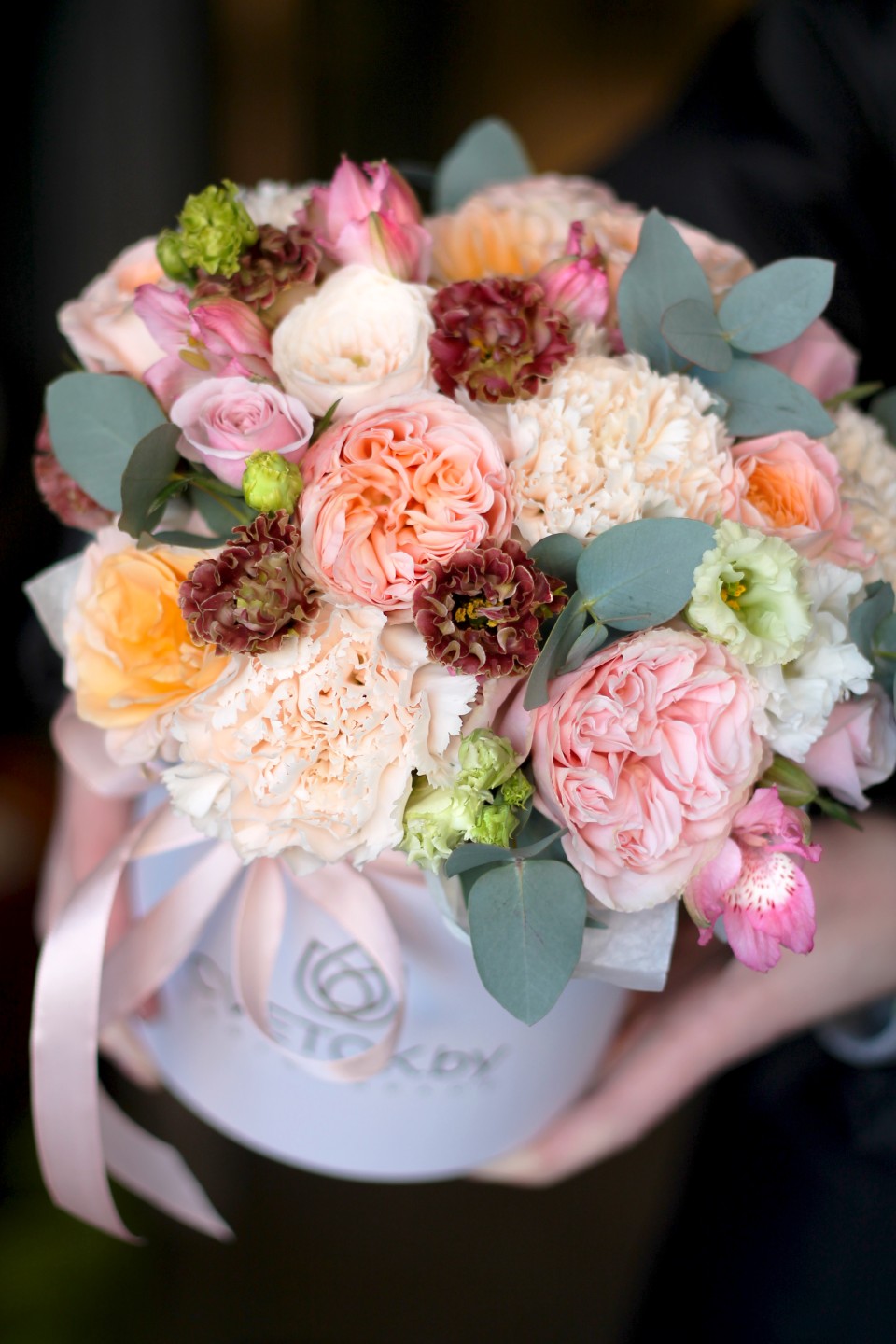 Композиция с пионовидной кустовой розойБудь рядом - с доставкой по Минску