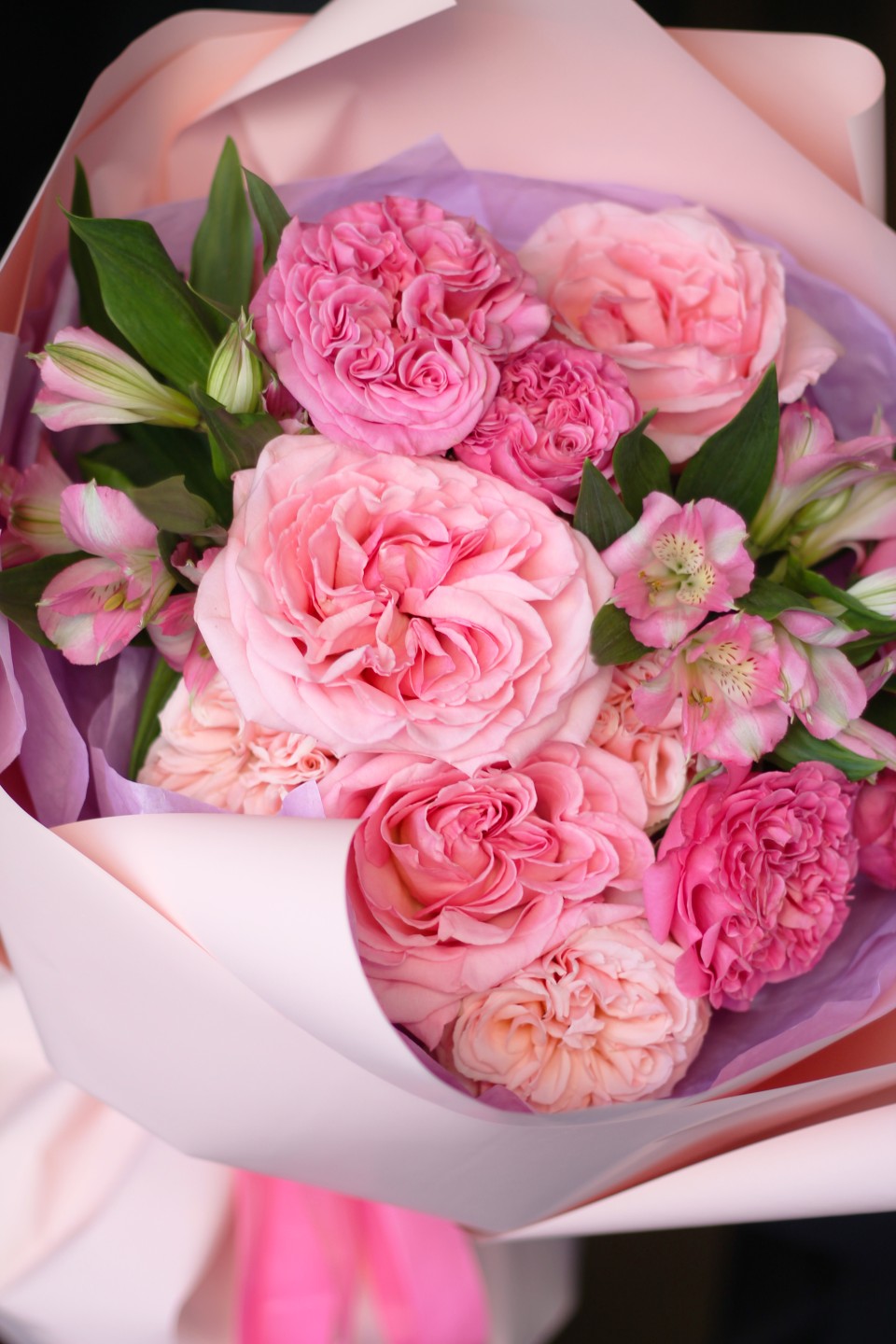 Букет с альстромерией Как же ты хороша - с добавлением зелени